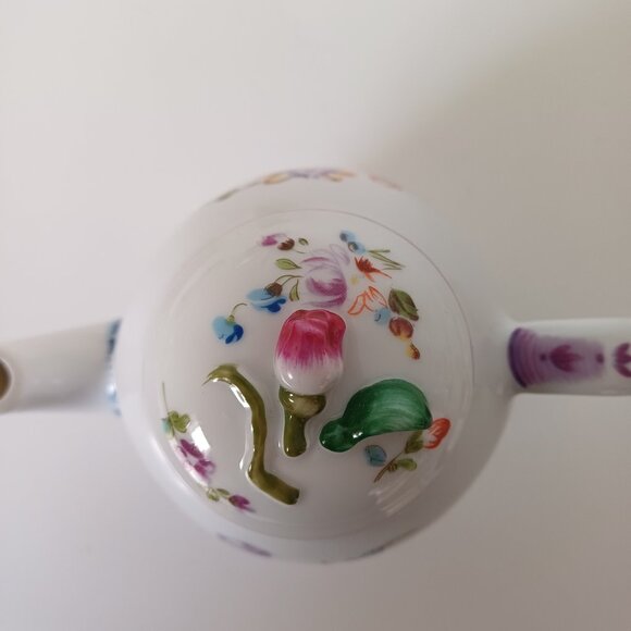 Beautiful 1985 Franklin Mint MENNECY Fine Porcelain Floral Mini Teapot - Picture 7 of 16